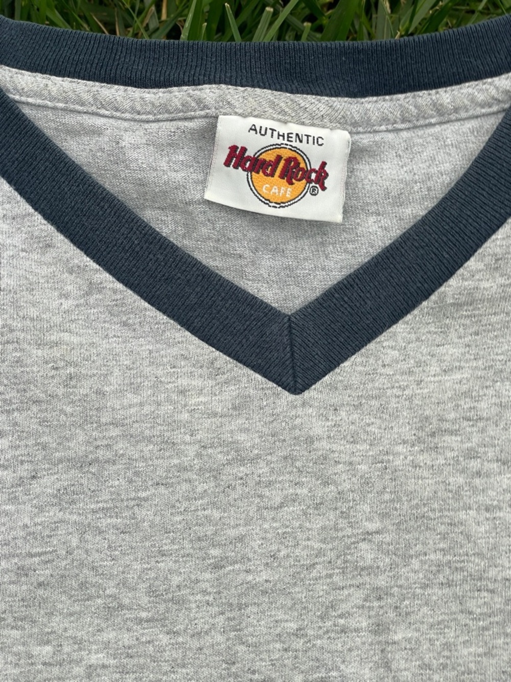 90’s Retro Oversized Contrast Collar V-Neck Logo Tee - Men’s XL - Picture 2 of 5